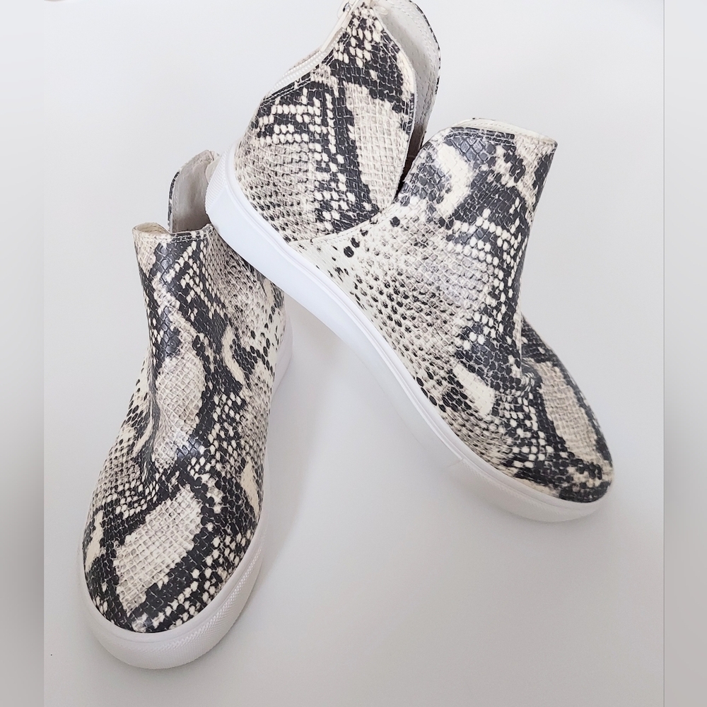 Steve Madden Claude Sneakers Animal Print Zipped Slip-On Size 7M